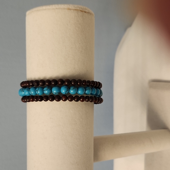 2/$20 Handmade memory wire bracelet - Picture 3 of 5